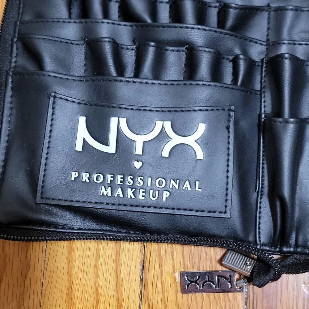 NYX Professional Black Makeup Brush Belt Pouch Zippped Case